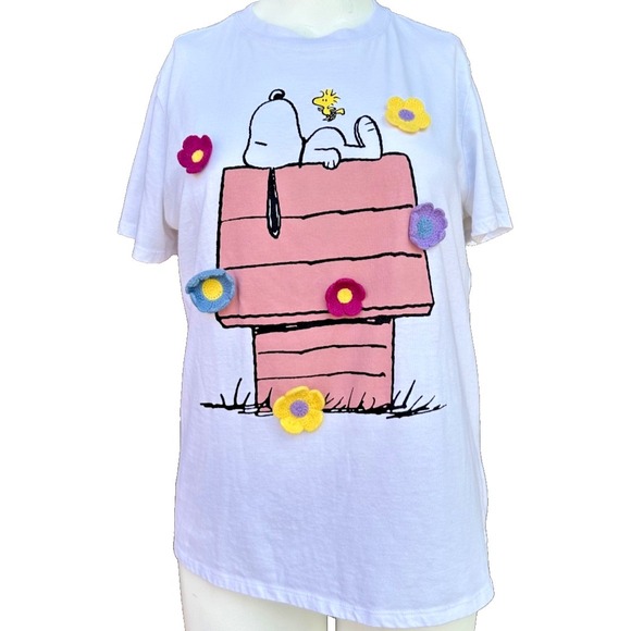 Peanuts Tops - Peanuts Snoopy Women's White Tee Crochet Flowers Top L Short Sleeves Crew Neck